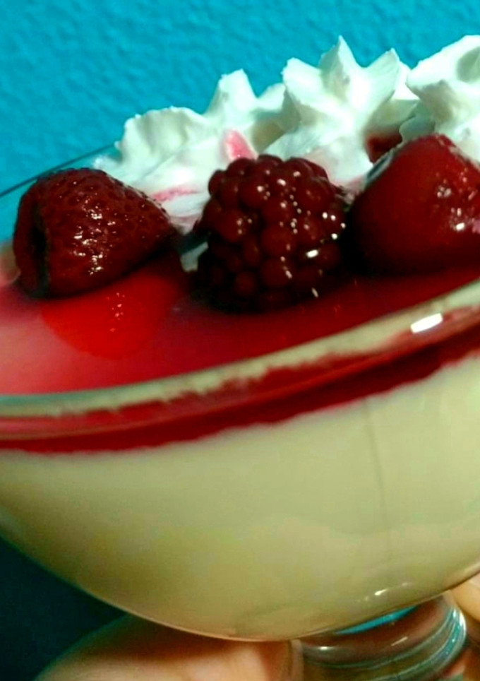 Una foto de Cremoso de queso y frutos rojos
