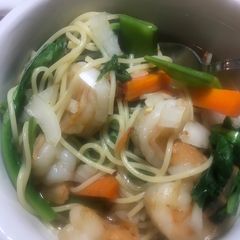 A picture of Spinach noodle bowl with ginger.