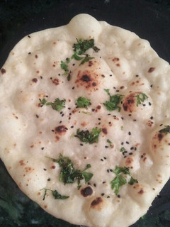 બટર નાન (Butter naan recipe in gujarati) રેસીપી મુખ્ય ફોટો