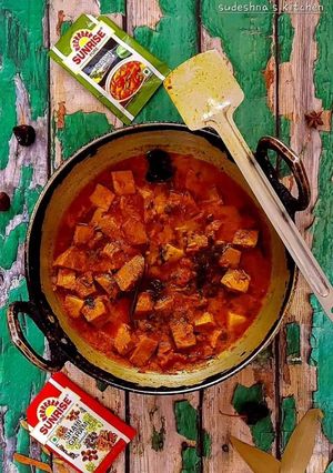 A picture of Echor er Torkari or Echor er Dalna (Kathal ki Sabzi).