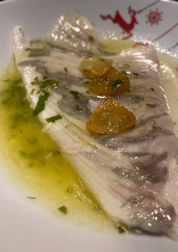 Una foto de Rodaballo al horno en salsa