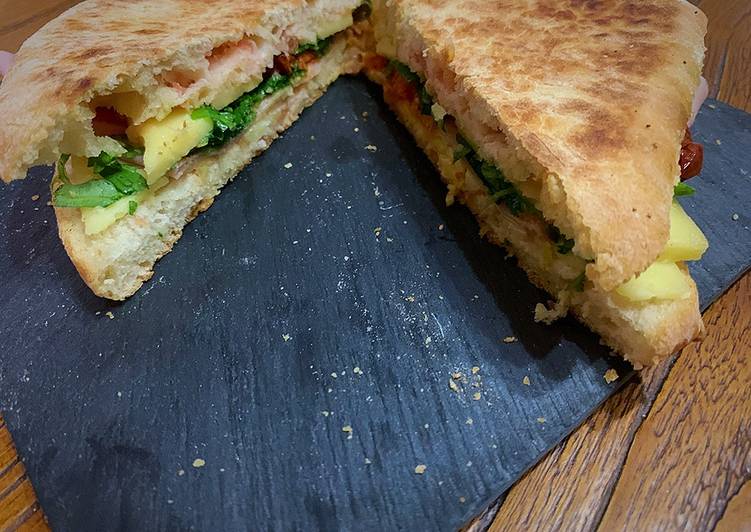 Sándwich de jamón, doble de queso y sobrasada