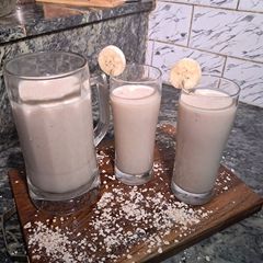 A picture of Oats bran banana smoothie.