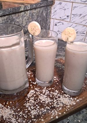 A picture of Oats bran banana smoothie.