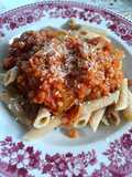 Pasta integral con boloñesa de lentejas rojas