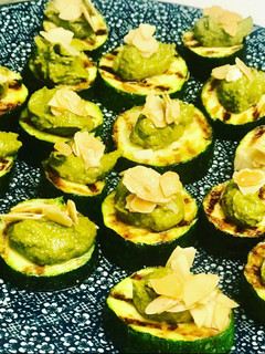 Una foto de Calabacín con pesto de almendras