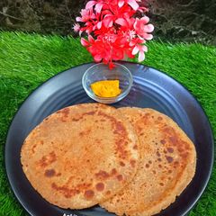 A picture of Millet Parathas.