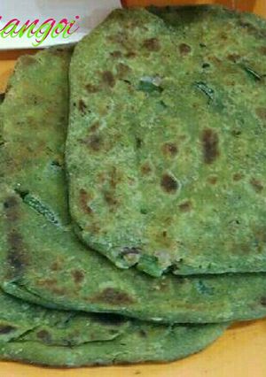 A picture of Palak Paneer Paratha.