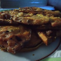 Brinjal fritters / Baigun bhaja A picture of Brinjal fritters / Baigun bhaja.