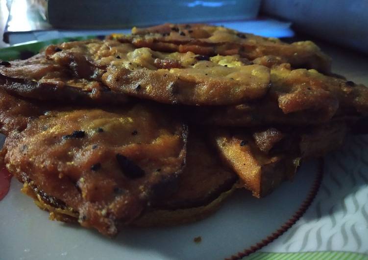 How to Prepare Super Quick Homemade Brinjal fritters / Baigun bhaja