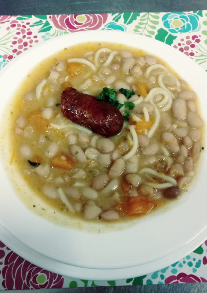 Una foto de Porotos con riendas