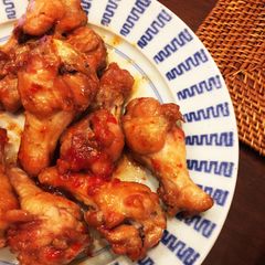 A picture of Fried chicken with chili sauce.
