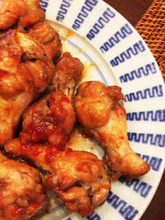 A picture of Fried chicken with chili sauce.