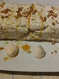 Semifreddo με καραμελωμένα αμύγδαλα και μαρεγκάκια