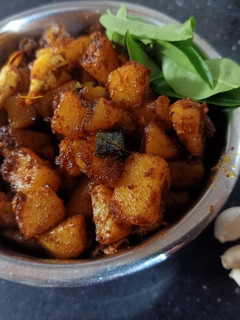 கோவை உருளை பூண்டு வருவல் செய்முறை முக்கிய புகைப்படம்