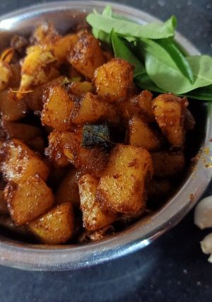 கோவை உருளை பூண்டு வருவல் செய்முறை முக்கிய புகைப்படம்