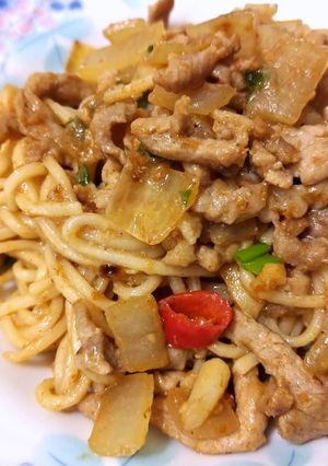 沙茶肉絲炒麵 的食譜成品照片