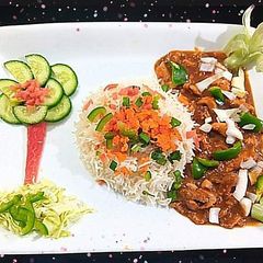 Kungpao chicken with fried rice A picture of Kungpao chicken with fried rice.