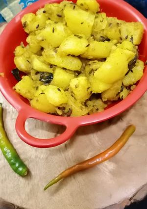 A picture of Jeera aloo.