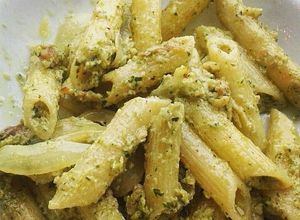 Foto de Penne ao pesto com frango em tiras