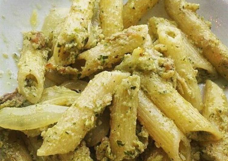 Penne ao pesto com frango em tiras