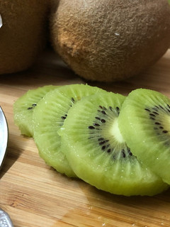 A picture of How To Peel & Slice Kiwi Fruit? – Tuesday Tip.