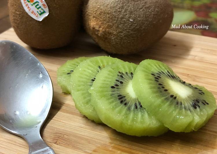 Step-by-Step Guide to Prepare Super Quick Homemade How To Peel &amp; Slice Kiwi Fruit? – Tuesday Tip