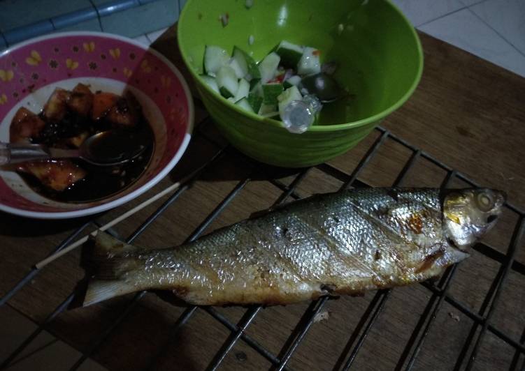 Cara mudah memasak Ikan bandeng atau bolu panggang otang bumbu padang pedas, Lezat