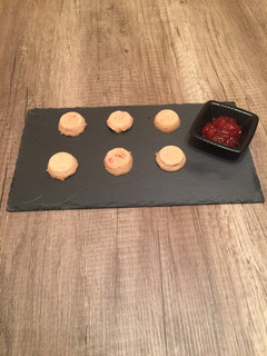 Una foto de Bombones de queso de cabra con mermelada de tomate
