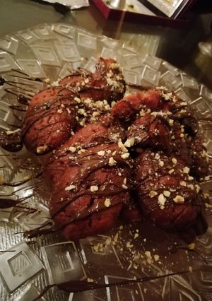 Φωτογραφία της συνταγής Red velvet μελομακάρονα με κουβερτούρα ♠️💜
