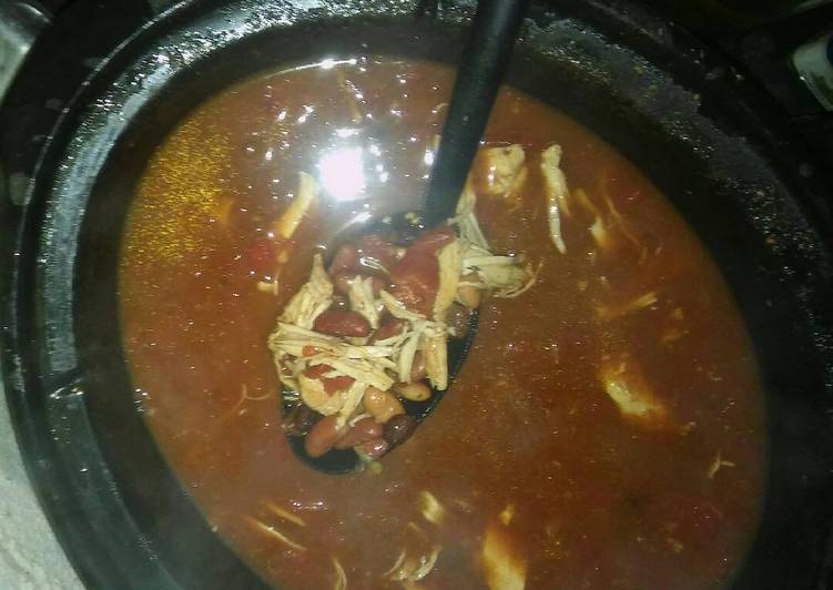Crock pot chicken taco soup