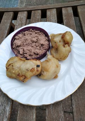 A picture of Banana fritters.