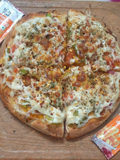 चीज़ पिज़्ज़ा (Cheese pizza recipe in Hindi) रेसिपी मुख्य फोटो