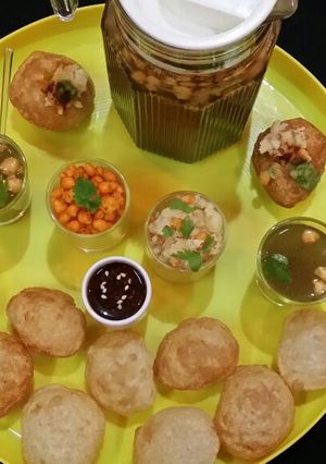 A picture of Panipuri.