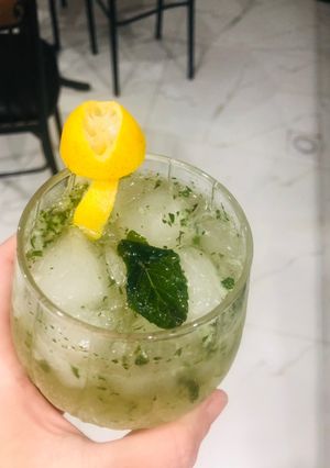 A picture of Lemonade.