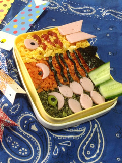 便當親子料理魚兒游遊 的食譜成品照片