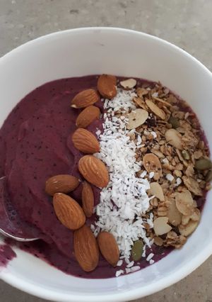 A picture of Healthy Berry Smoothie Bowl.