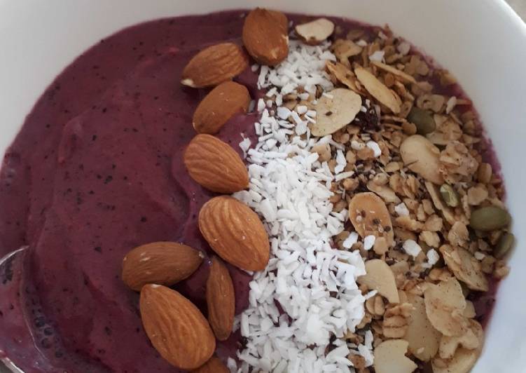 Easiest Way to Prepare Super Quick Homemade Healthy Berry Smoothie Bowl