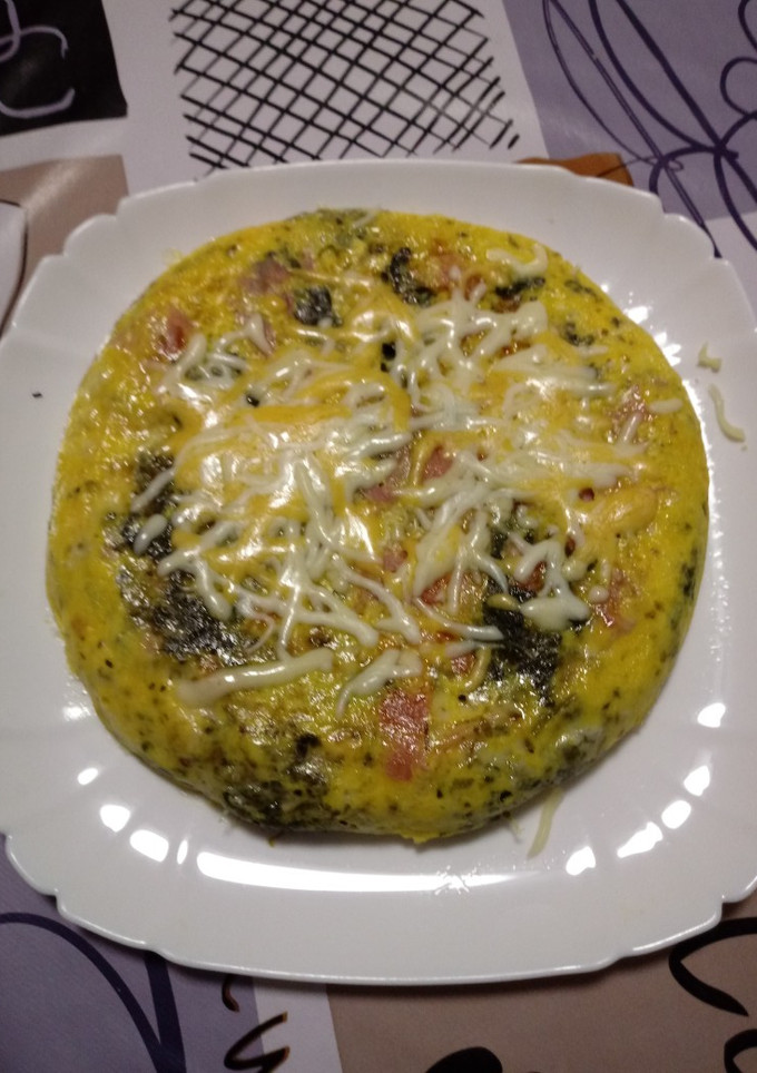 Una foto de Tortipizza de espinacas y bacalao dorado en la olla gm g