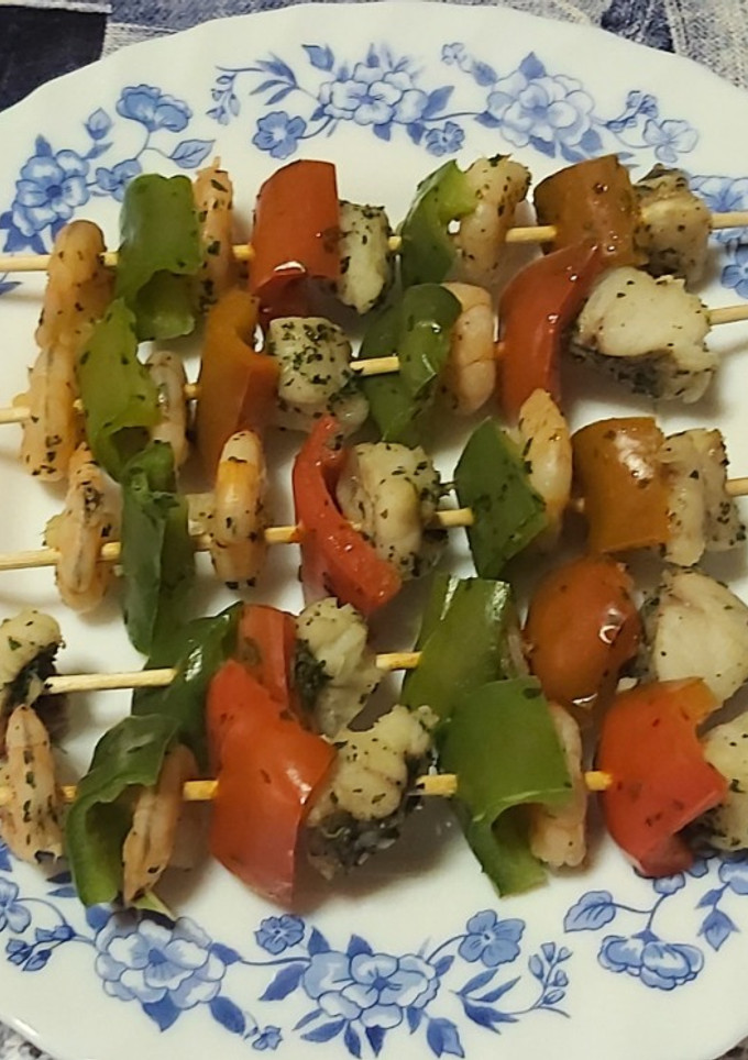 Una foto de Brochetas de rape y gambas con Lékué