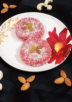 रोज क्रीमी बाइट (Rose creamy bite recipe in hindi) रेसिपी मुख्य फोटो