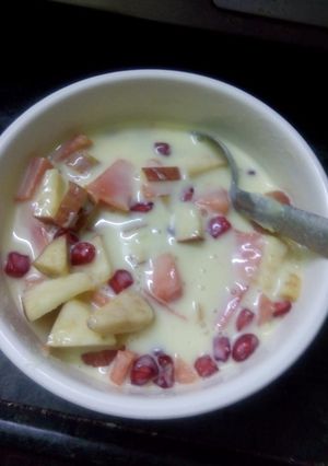 फ्रूट कस्टर्ड (fruit custard recipe in Hindi) रेसिपी मुख्य फोटो