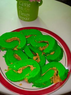 Foto resep Bolu gulung pandan selai kacang by apri