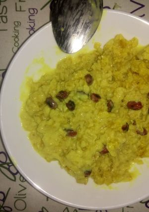 A picture of Oats in Tumeric Milk with Groundnuts.