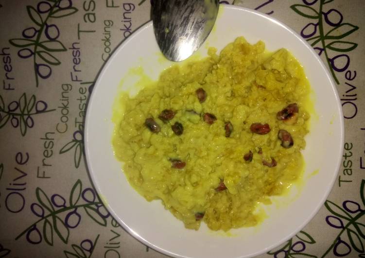 Oats in Tumeric Milk with Groundnuts