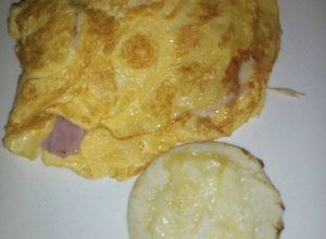 Una foto de Omelet de jamón y queso