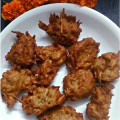 A picture of Falhari Lauki Kuttu Pakora.