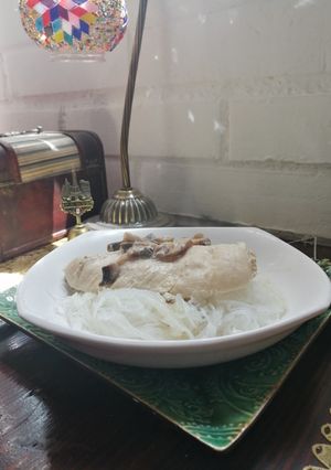 Una foto de Pollo con salsa de champiñones
