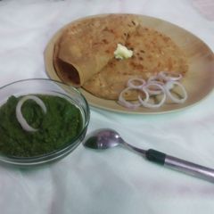 A picture of Mooli ke parathe.