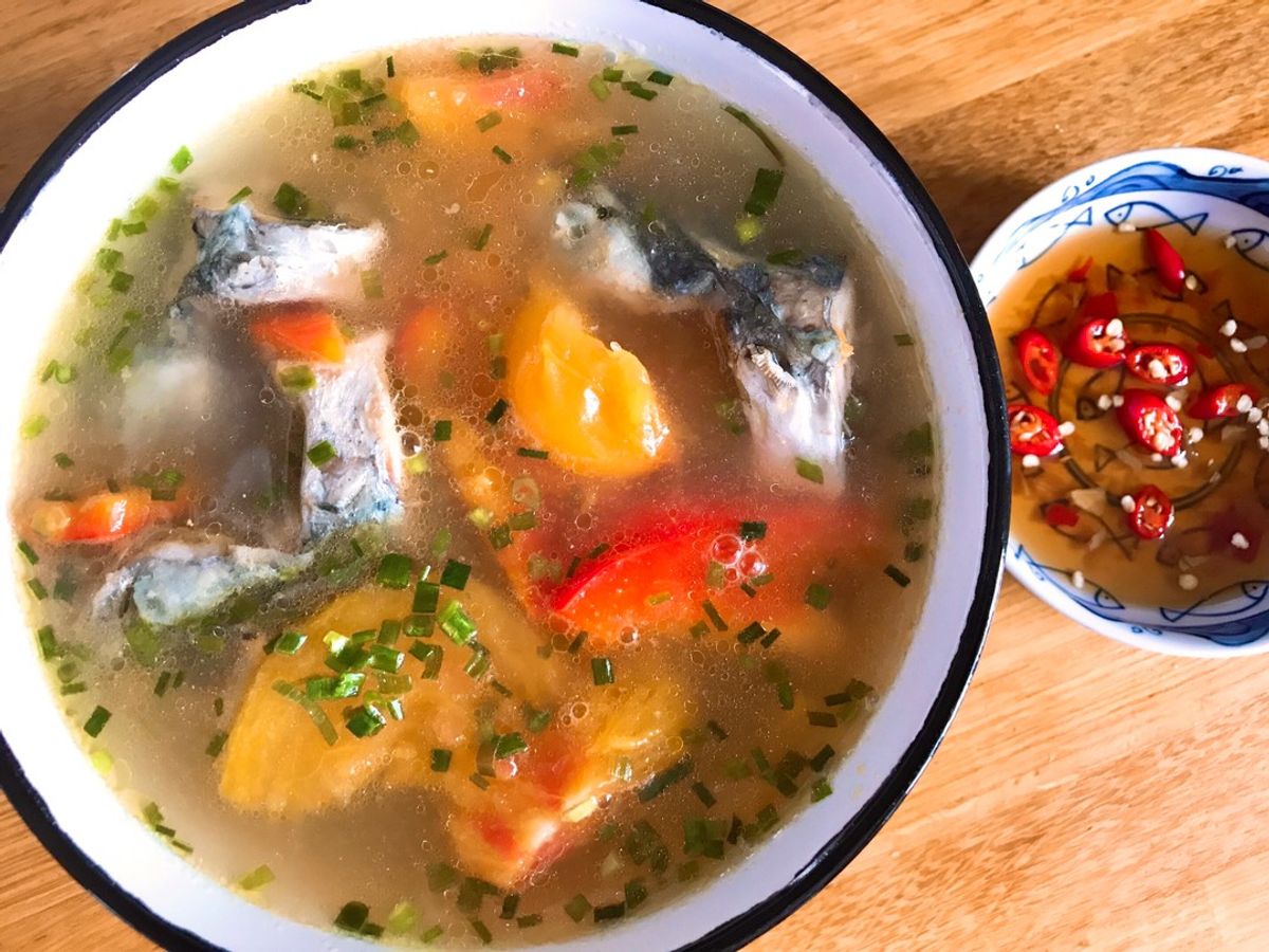 Canh Đầu Cá Mackerel Nấu Cà Chua & Ớt Chuông